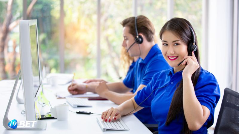 Gọi hotline để liên hệ i9bet nhanh nhất